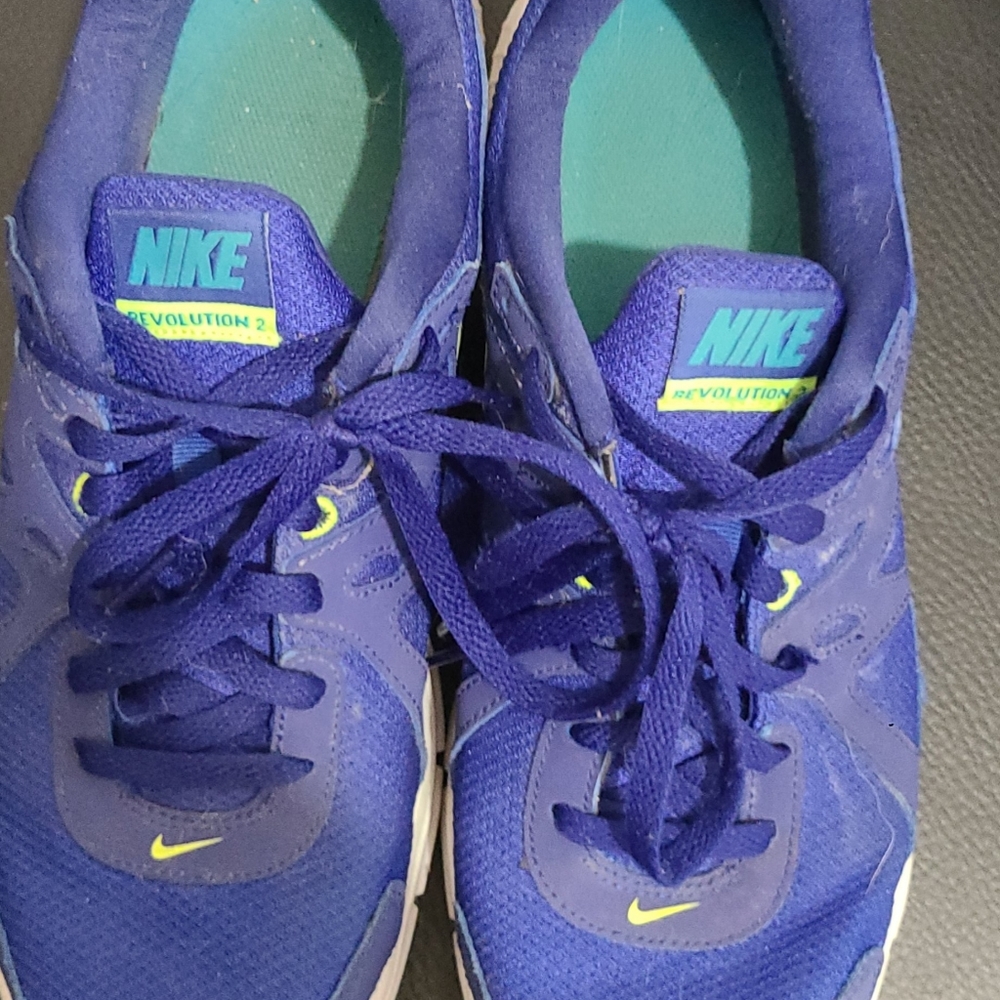 Nikes - Picture 2 of 3